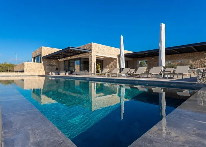 Villa Alchaca - New Magnificent With Infinity Pool & Tennis *