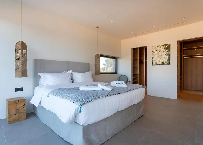 Alchaca - New Magnificent With Infinity Pool & Tennis Villa